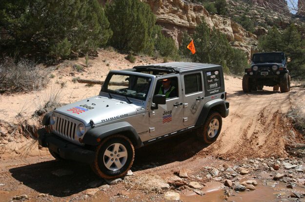 silver jeep at arch canyon