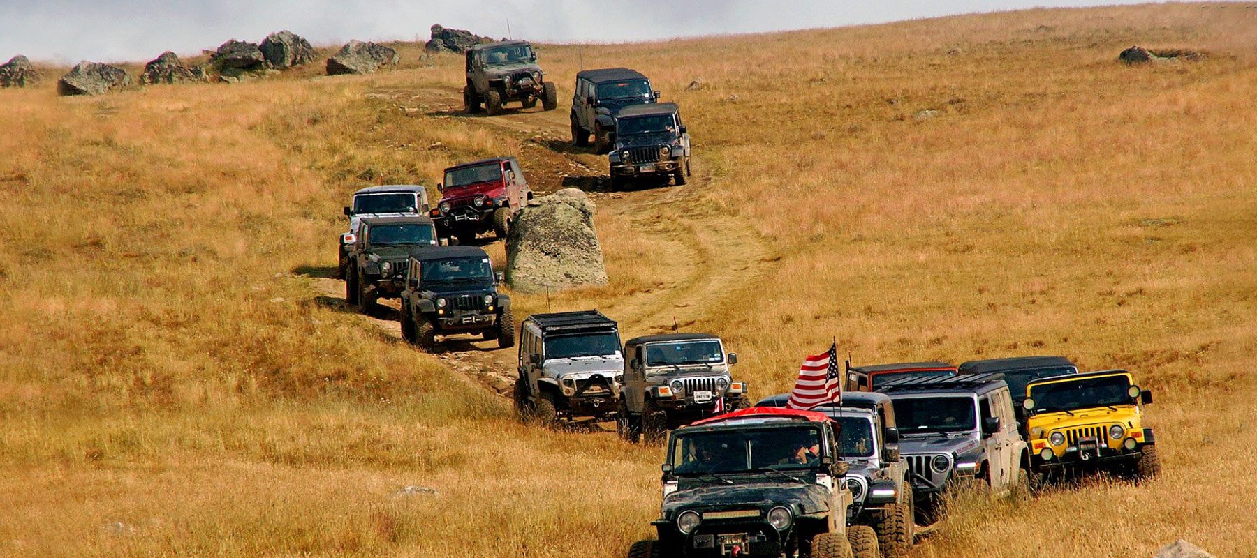 jeeps in a row at bighorn mountains