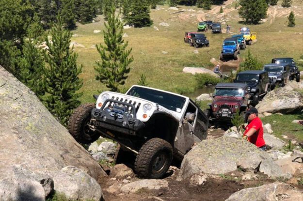 jeep climbing rocks