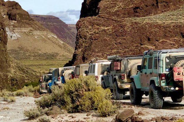 emigrant trail row of jeeps