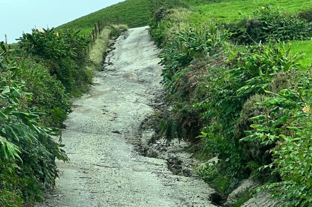 dirt road in azores