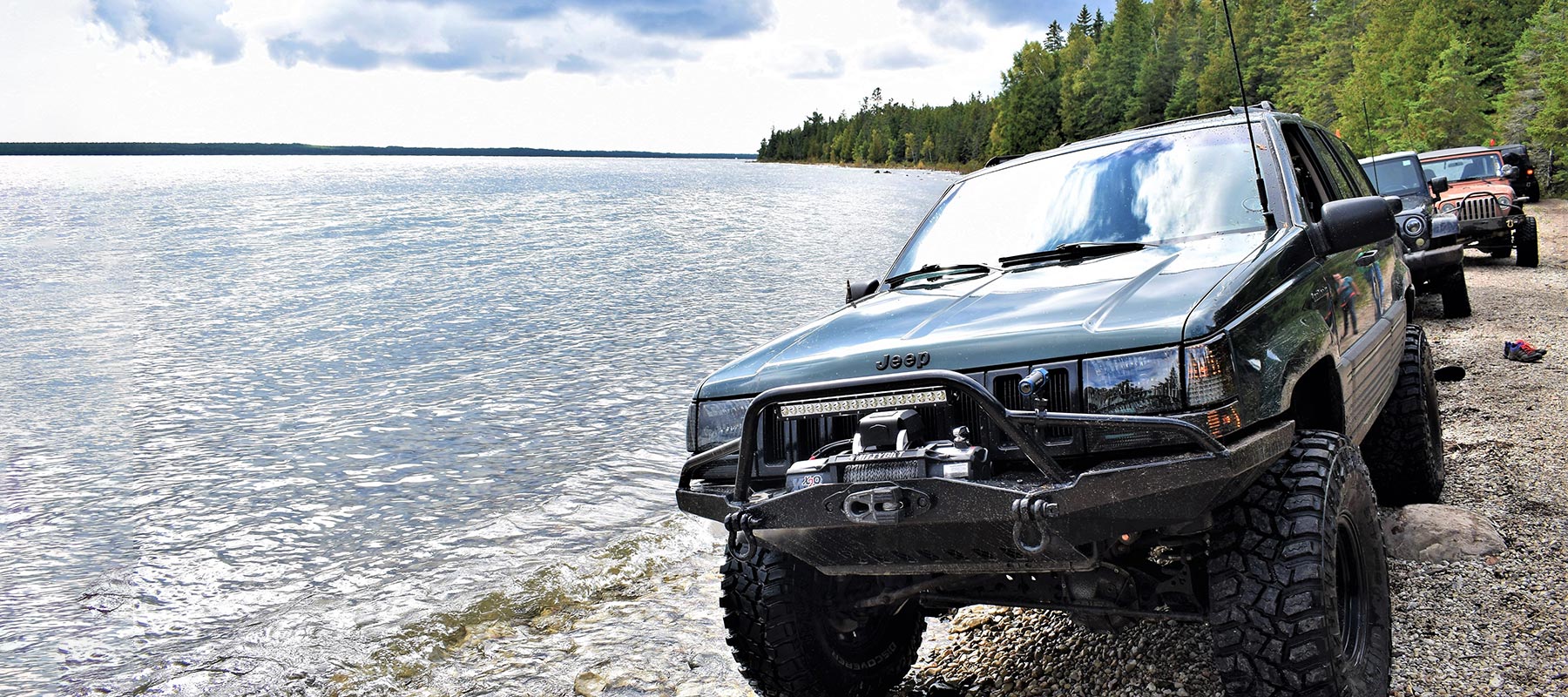 jeep by water on drummond island