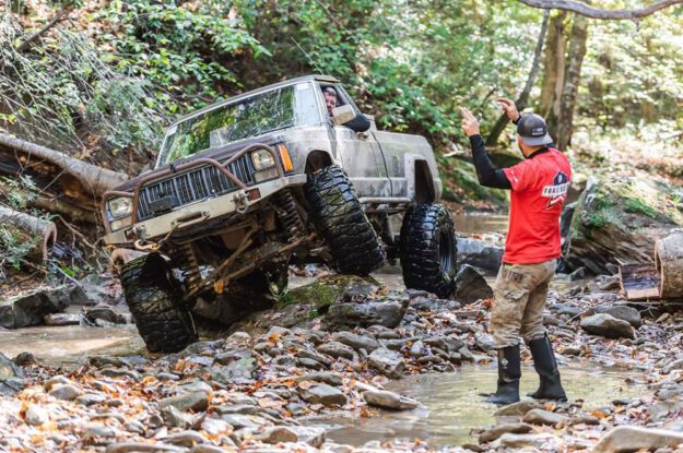 Trail guide guiding jeeper