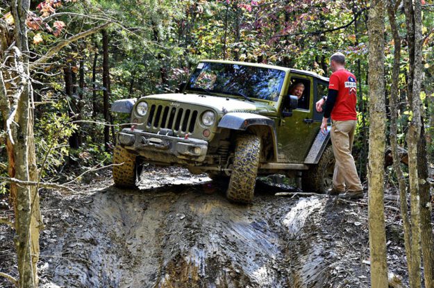 Trail guide talking to jeeper in jeep