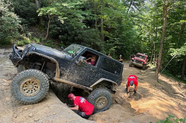 Trail guide under jeep