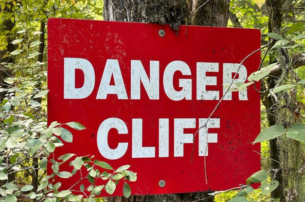 danger cliff sign