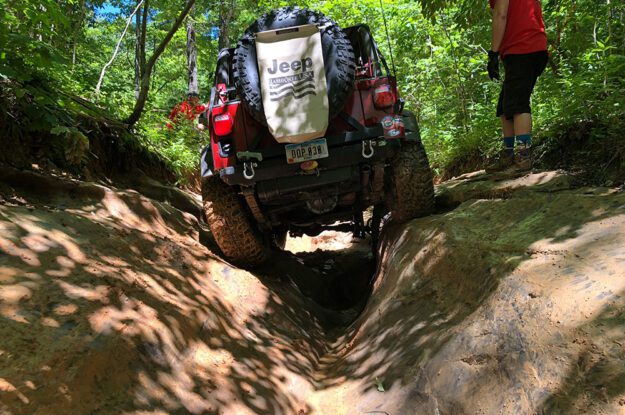 jeep navigating ruts