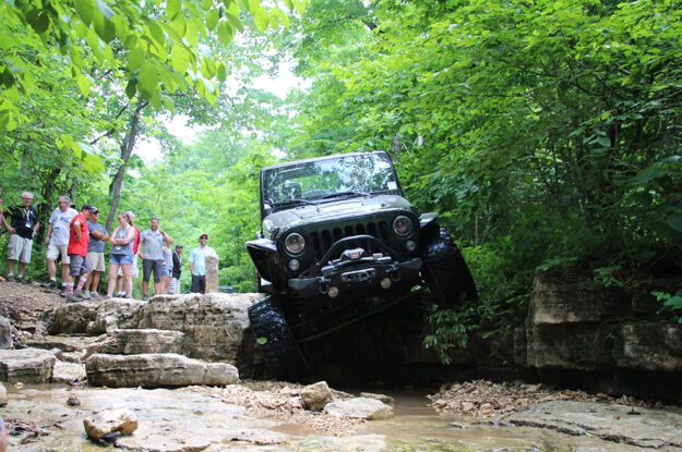 jeep navigating rocks