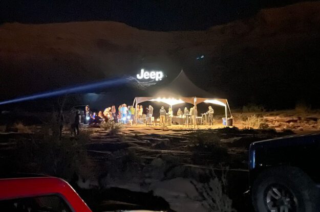 night run jeep logo